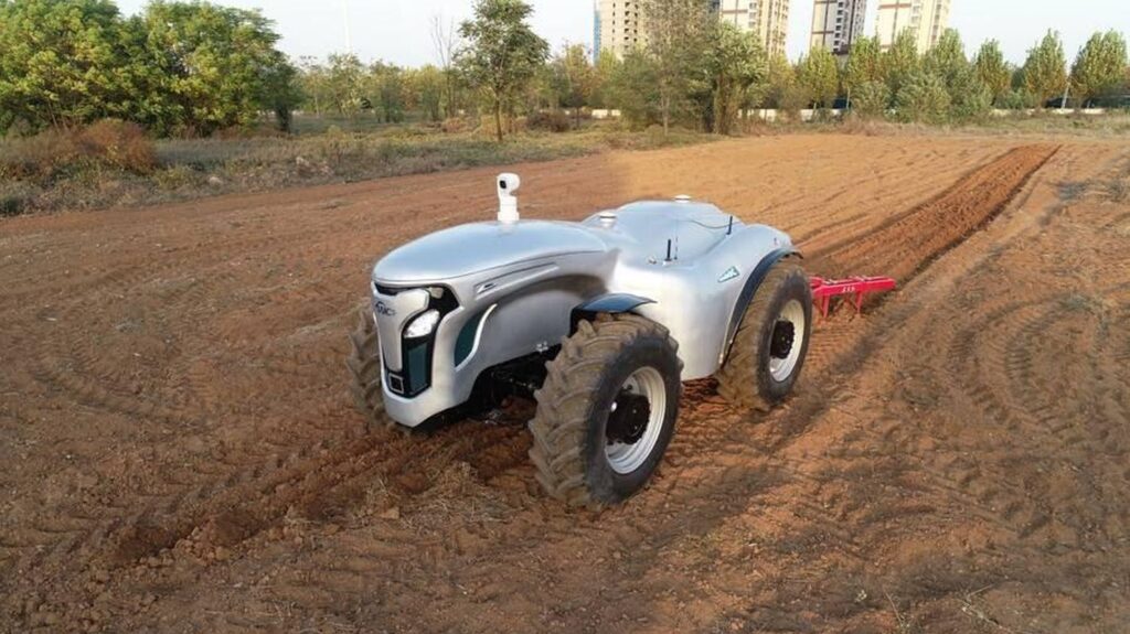 China desarrolló un tractor eléctrico sin conductor controlado por 5G