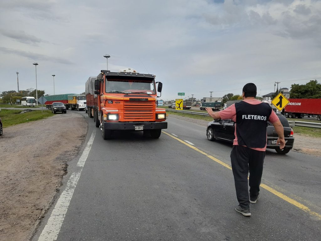 Por el paro del Sindicato de Fleteros, el Gobierno armó una Mesa de trabajo