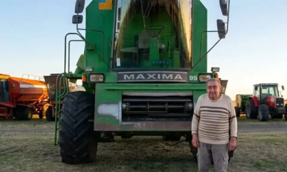 Don Toto Policastro hizo su ultima cosecha y su máquina será exhibida en Morse