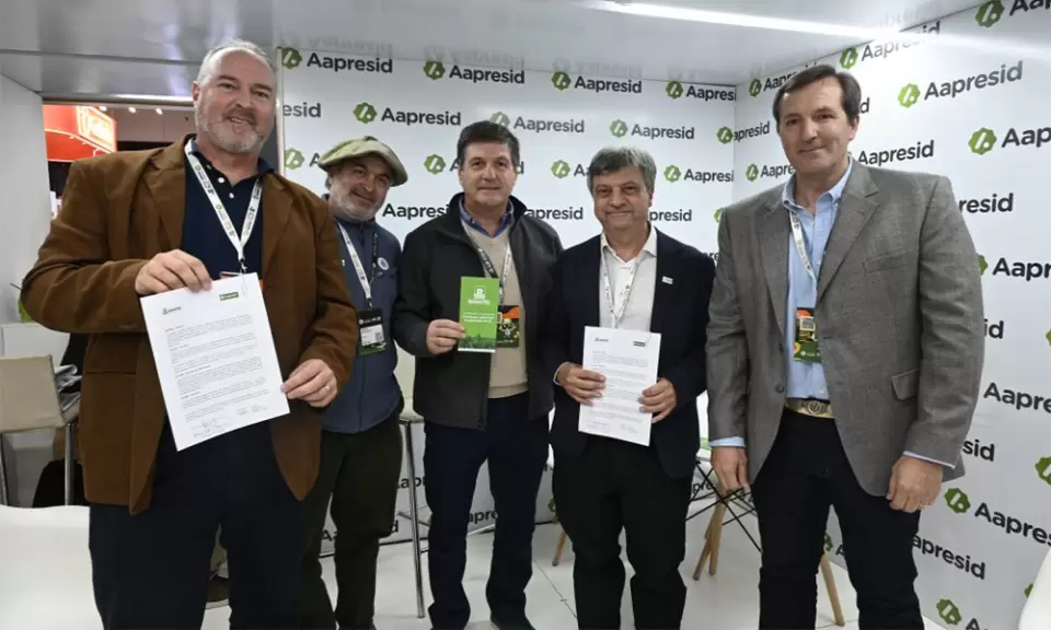 Rodrigo Esponda explicó las dos certificaciones que presentó el Renatre