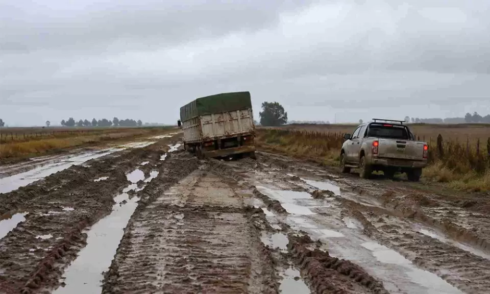 Aprueban ley que permite quitar fondos a la reparación de caminos rurales